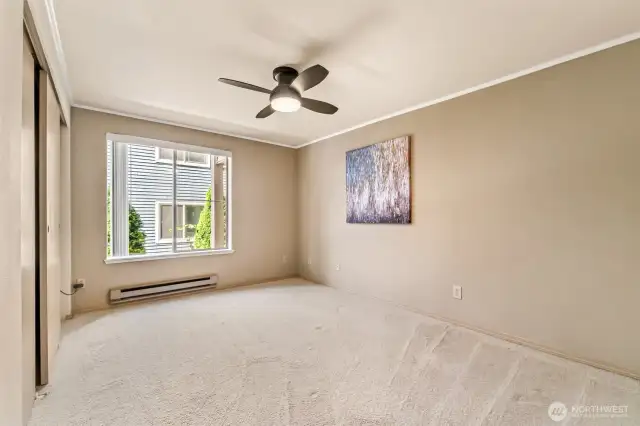 Nice sized queen size bedroom w/ceiling fan