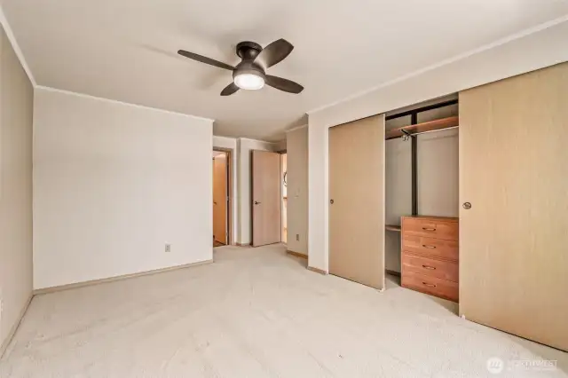 Ceiling fan with custom closet