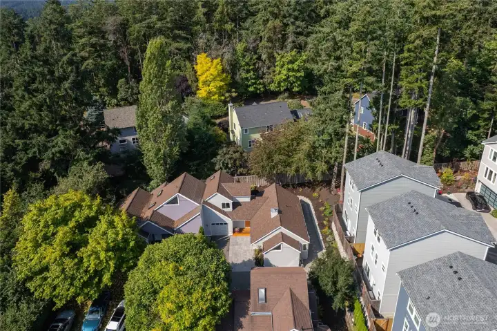 This home is tucked at the back of the enclave away from Madison Avenue and road noise.