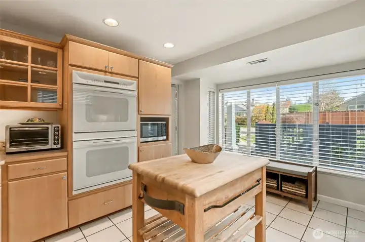 The double oven will be convenient just in time for Thanksgiving!