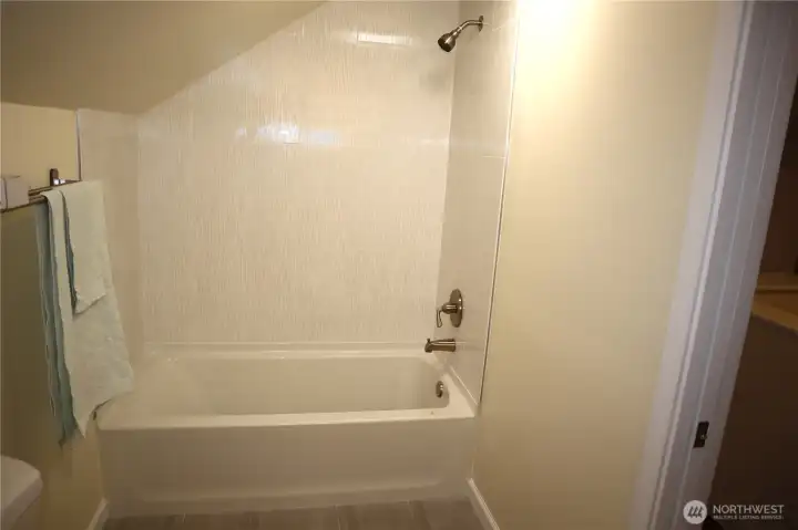 Primary bedroom-Bath