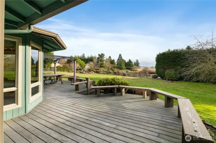 Entertaining deck with built in benches