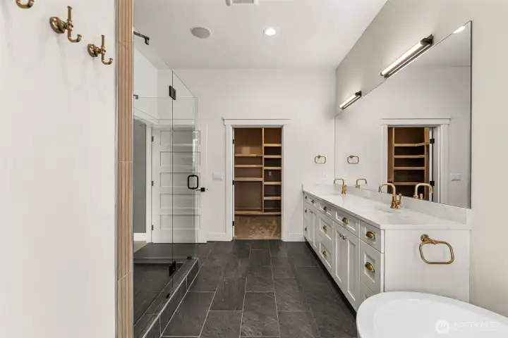 Spacious & Luxurious Primary Bath