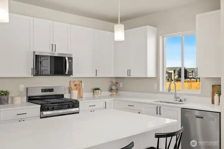 Photographs are for illustrative purposes only. Features, finishes, interior/exterior colors, landscaping and floorplan shown may vary from actual homes built