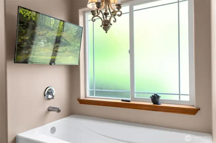 Primary en suite bathroom
