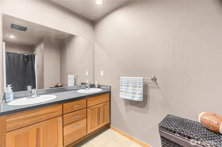 Upstairs full bath