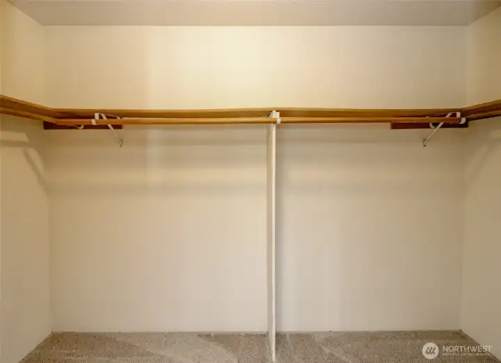 Primary Room Walk-in-closet