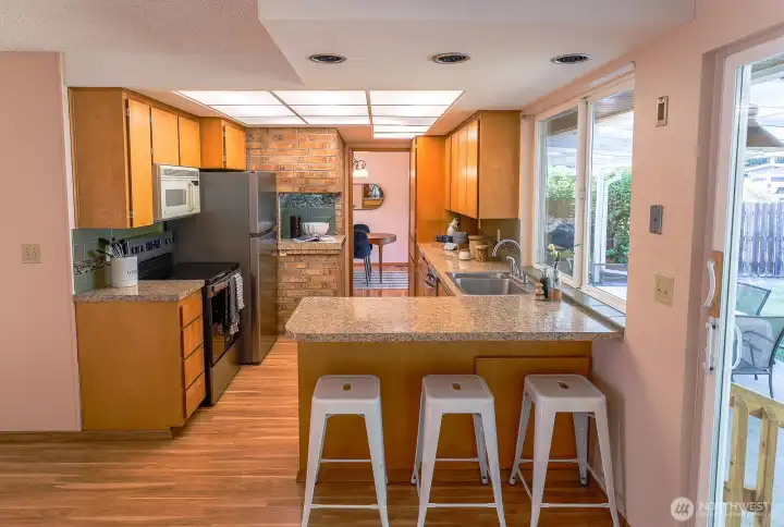 kitchen bar stool eating area