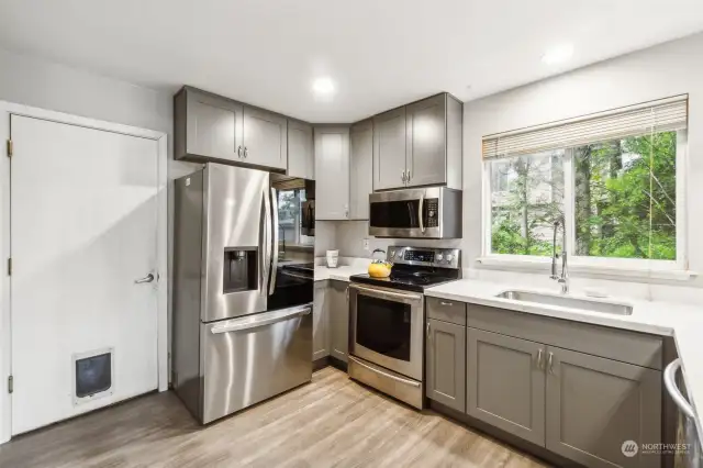 New stainless steel appliances all stay!