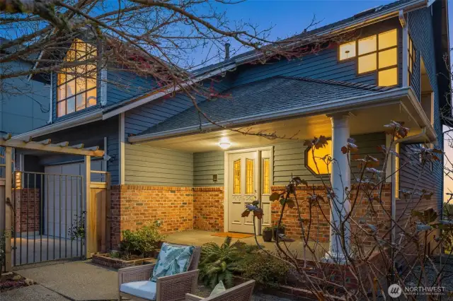 Entry Courtyard & Covered Porch