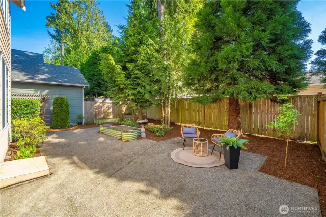 The exceptionally large patio provides lots of room for entertaining.