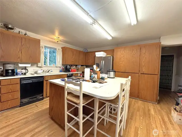 Main-Large eat in kitchen