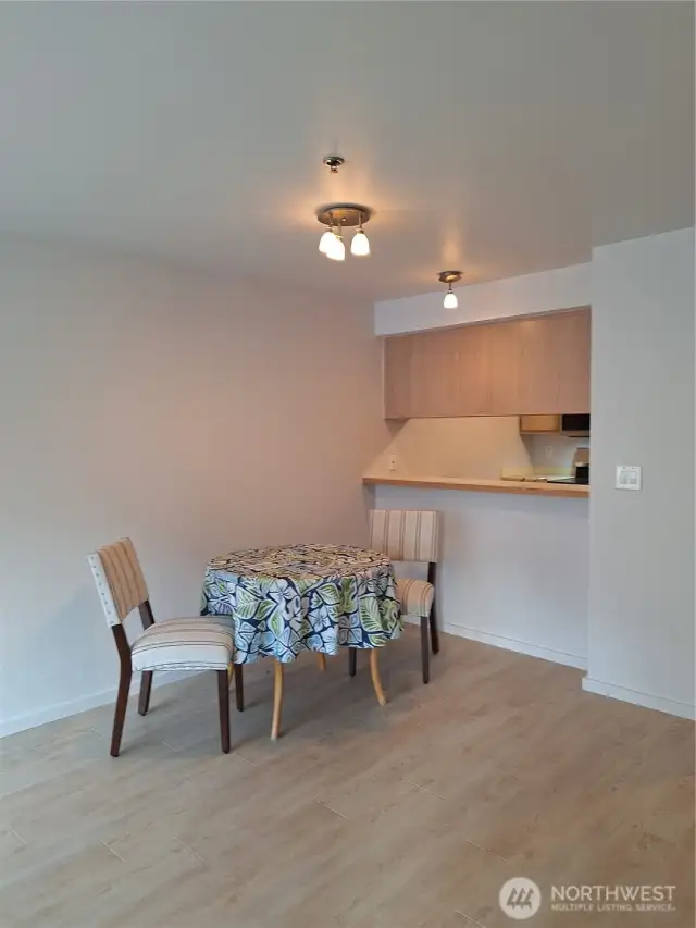 Dining with Breakfast Bar