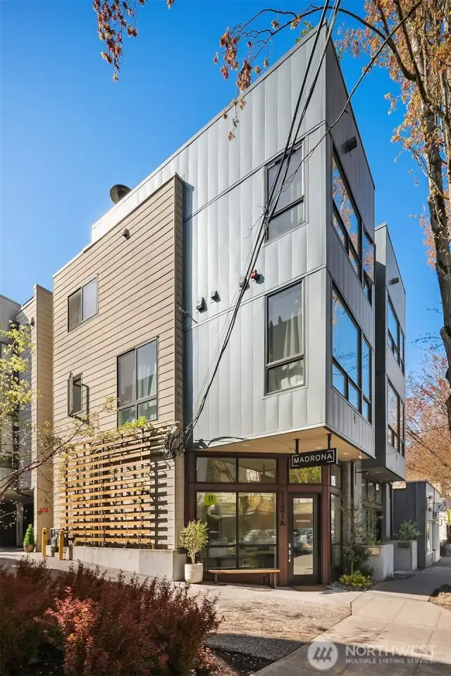 Full height of the townhouse.  First floor Commercial.  Second and Third floors are living spaces.  Top floor unseen in this photo is a rooftop terrace