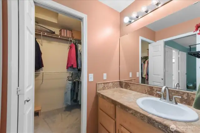 Primary attached bath with walk in closet