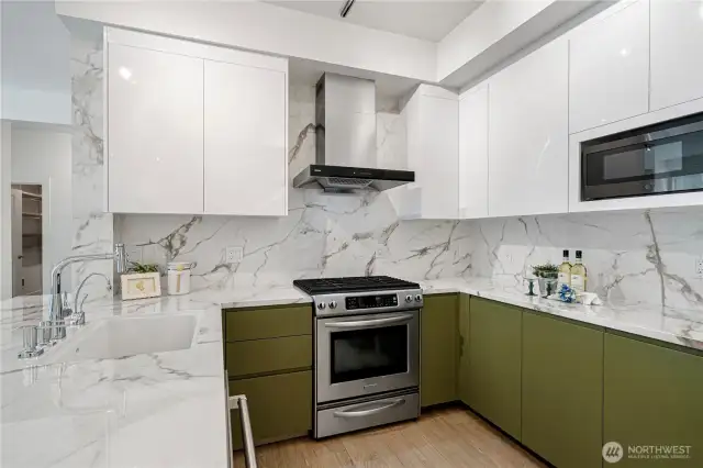 Fully Remodeled Kitchen