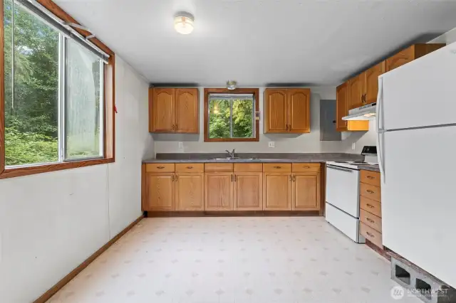 Kitchen has everything you need.