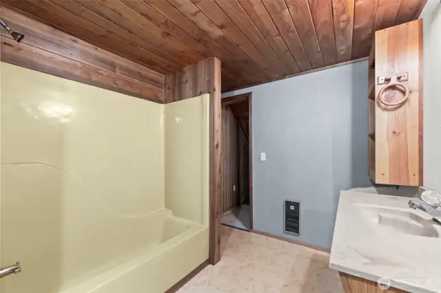 Full bathroom on the main floor.