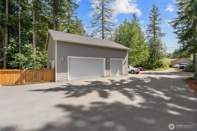Detached 24x36 garage/shop
