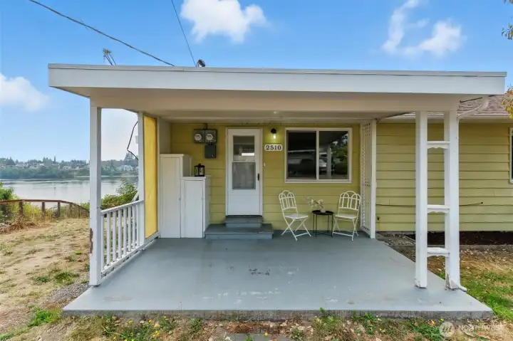 Unit B front entrance