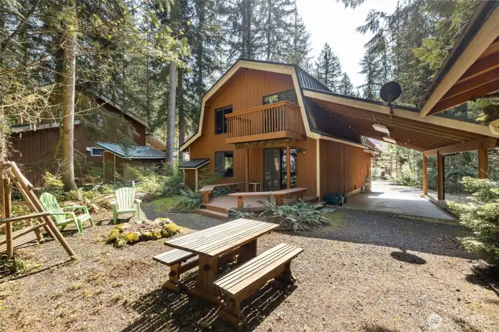 Located in the Snowline gated community in Glacier
