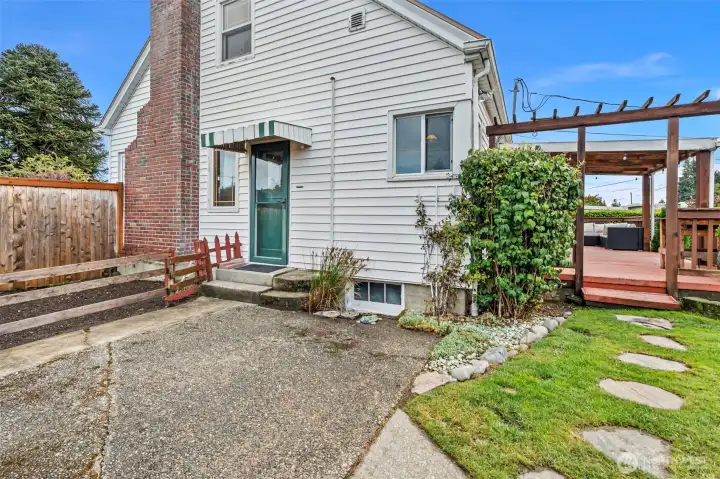 Additional exterior patio.