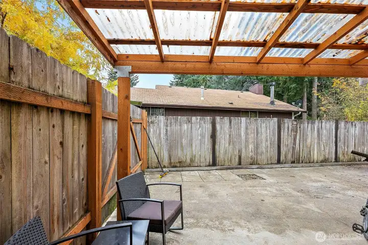 Covered side patio area