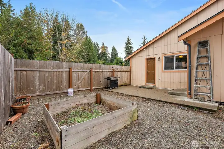 This side is off the kitchen/dining area -- one door leads out from kitchen, slider leads out from dining room