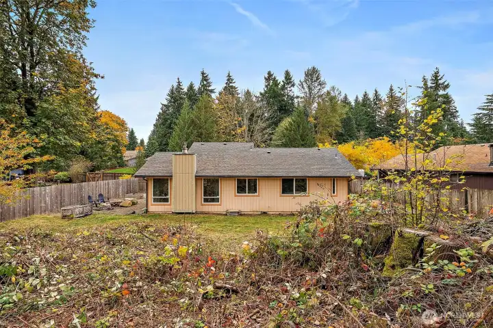 Large yard, fully fenced