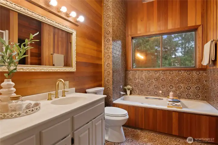 5 pc primary bath in artful and fun.