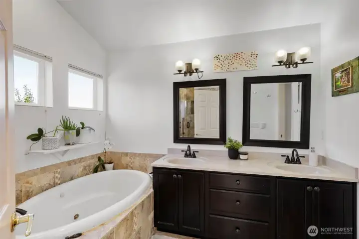 En suite primary bath