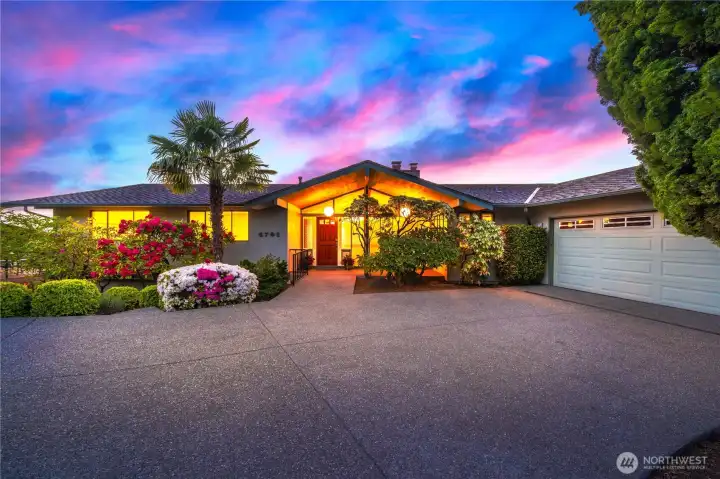 Located in the sought after Somerset community