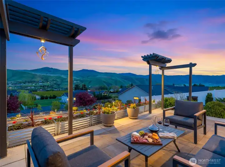 Sunset on patio in Sunnyslope Acres