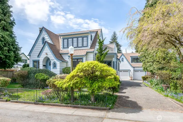This home has so much to offer, including a carriage house in the back with an additional 620 finished square feet!