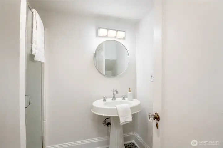 The basement has a 3/4 bathroom.