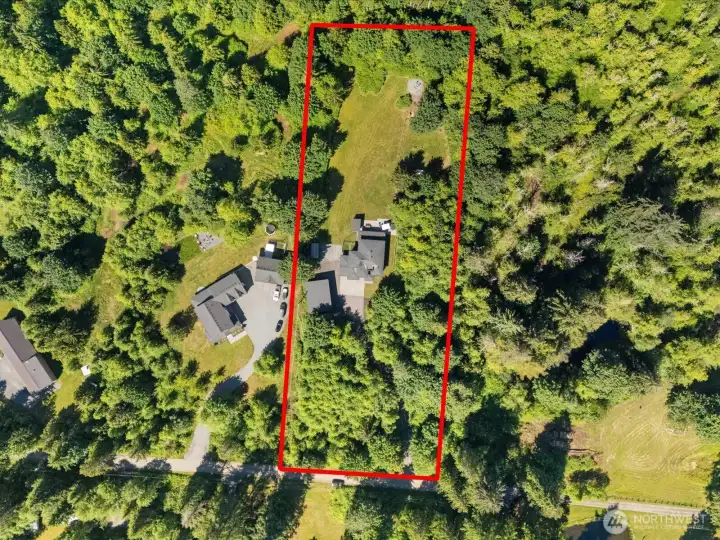 A rare combination of luxury living, functionality, and acreage A rare combination of luxury living, functionality, and acreage