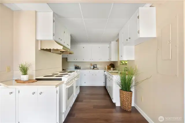 A spacious layout ready for your vision—update with ease while honoring the home’s mid-century soul.