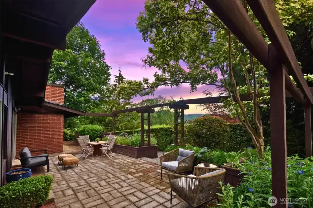 End the day with golden light pouring over the Cascade foothills—right from your own backyard.