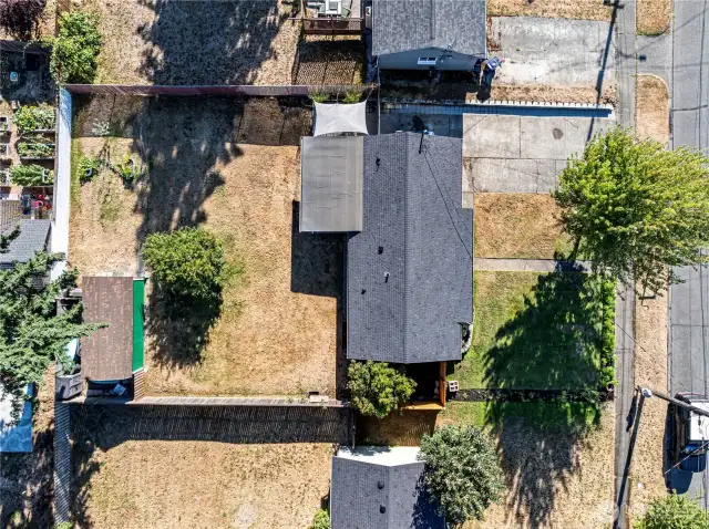 Expansive lot