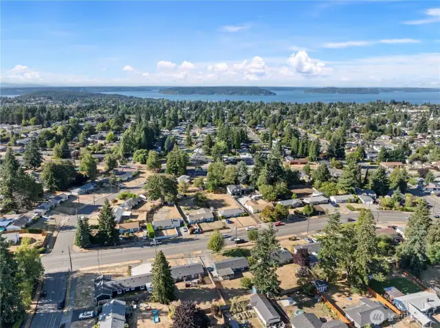 Close to the water, shopping and freeways