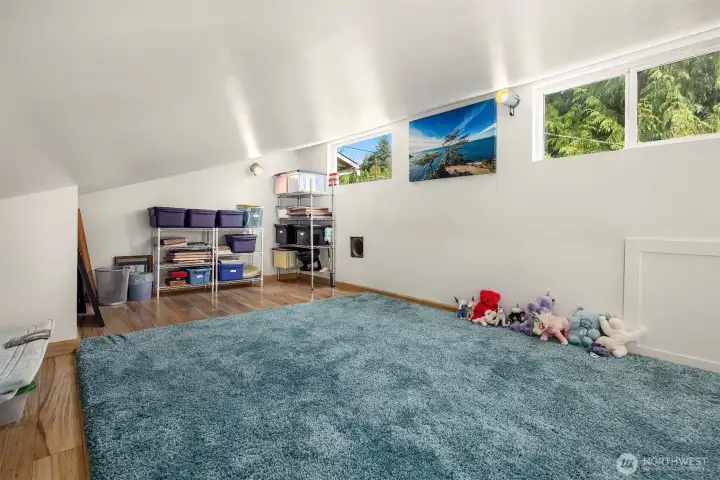 Loft area, could be used so many different ways