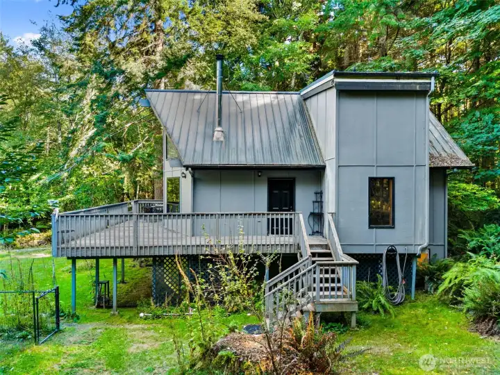Surround yourself by nature in this quiet, peaceful location