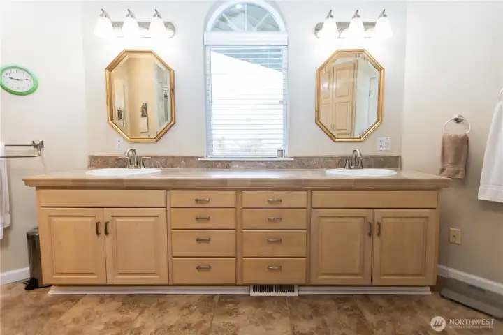 primary bathroom dual sinks