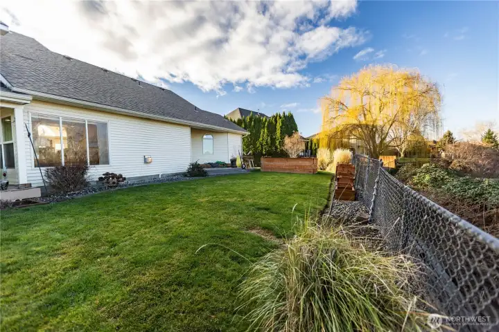 back yard with garden boxes