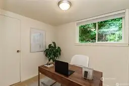 Office - virtually staged, could also be used as additional bedroom