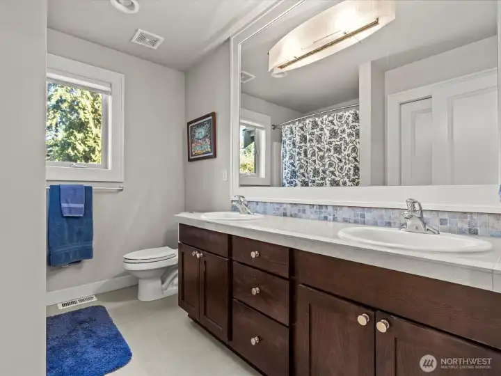 Full bath 2nd flloor