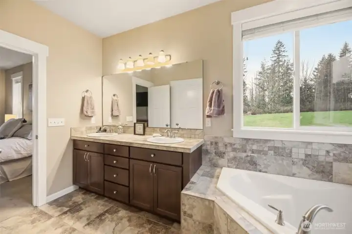 Primary Bathroom w/ walk in closet