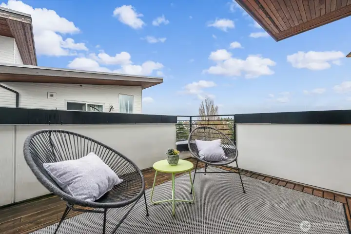 Coffee in the morning or a glass of wine at night here? Yes please!