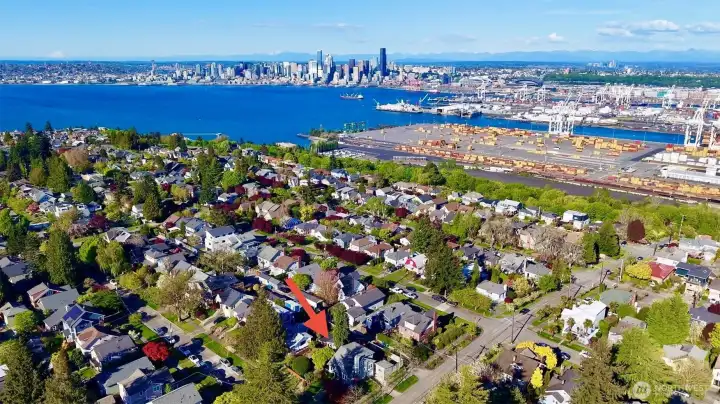 Blocks to desirable parks, shopping, dining and world-famous beaches!