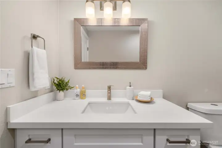Full bathroom is located between the two bedrooms and convenient for guests.